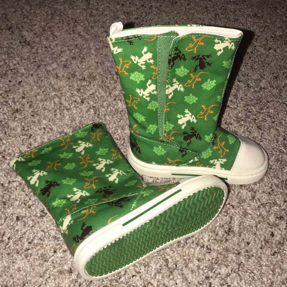Rain boots, never worn